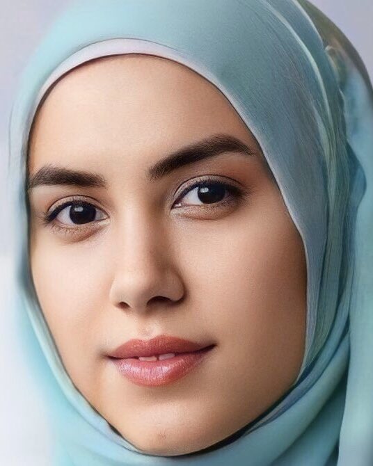 BMVFM's tweet photo. 1. Tindakan seorang wanita tempatan meniru keffiyeh bermotif bunga popi merah milik pereka Amerika Syarikat mengundang padah apabila pekungnya terdedah di media sosial. 

“Memalukan! Orang tu bagi 100% profit pada Palestin tapi kau masuk poket sendiri!” komen netizen. https://t.co/EMpMSgEsdR