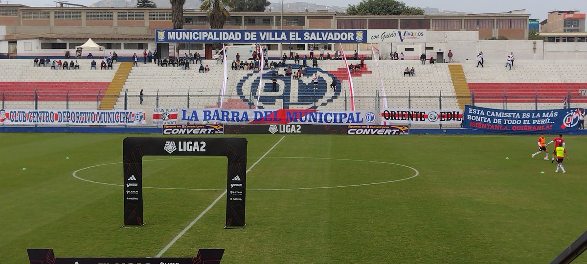 Tres puntos vitales <a href="/CCDMunicipal/">Club Centro Deportivo Municipal</a> En Oriente, Occidente Y En Popular ⚪🔴⚪ #EchaMuni  Bien Muchachos , El equipo  🏟️ Y a la hinchada ⚽día domingo pedían  ESTAMOS EN DEBE  Con el equipo . Bien la barra del municipal en oriente y a la Bdb en la popular. " TODOS SOMOS MUNICIPAL"