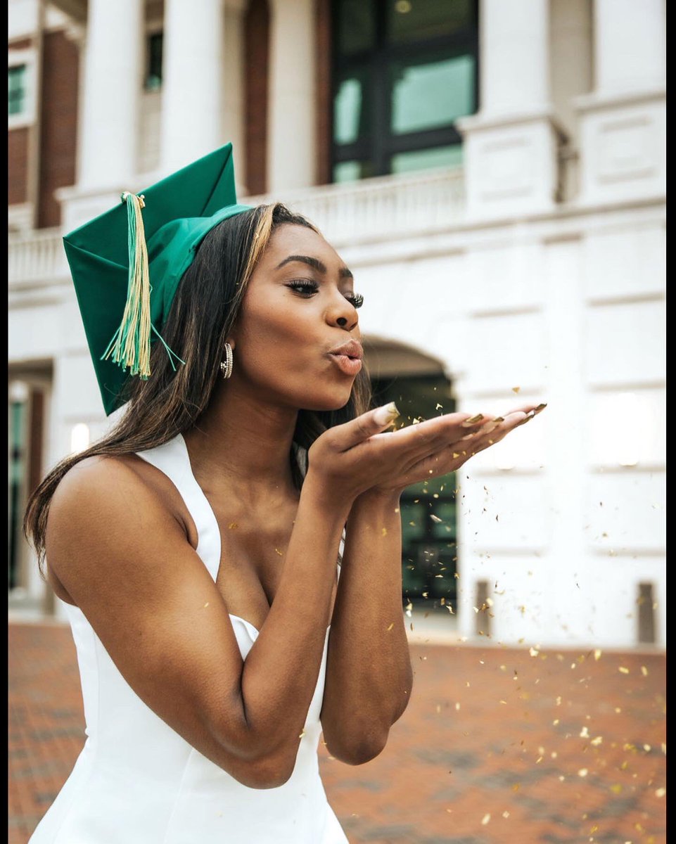 Alyssa_C_Green's tweet photo. Officially a high school graduate with honors 👩🏽‍🎓🏅✌🏽 https://t.co/8XnFbM70Ac