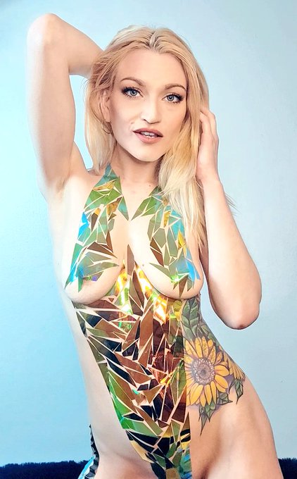 I hope someone compliments you today in a way that makes you feel really, really good 🙂 https://t.co