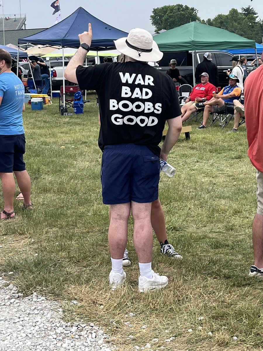 NPacers's tweet photo. The kind of political messaging that can bring Americans together. 

cc: @Indy500Pics https://t.co/2nhlurVnHF