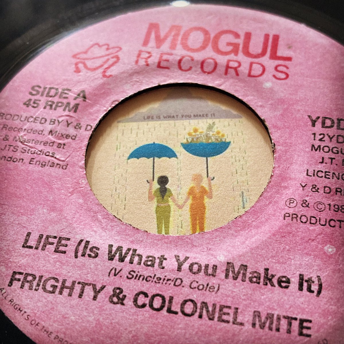 さあ開店！

今日はこの一枚からスタート
… “Life (Is What You Make It)“♪
.
.

#LifeIsWhatYouMakeIt