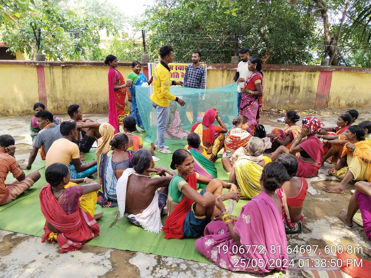 गांव तोयर ब्लाक, बड़े गुमियापाल ब्लाक लौहडीगुडा जिला बस्तर छत्तीसगढ़ फिल्ड विजिट के दौरान वीएचएससी बैठक में मलेरिया , डेंगू से कैसे बचें उसकी जानकारी देते जिससे mts sir,Mt, asha, viillagers। की उपस्तित  थी।।।