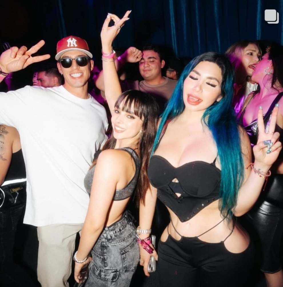 RositaPink28's tweet image. Amo!💙🩷🤍
#Alana
#Robbie
#Bebeshita 
#LCDLF4