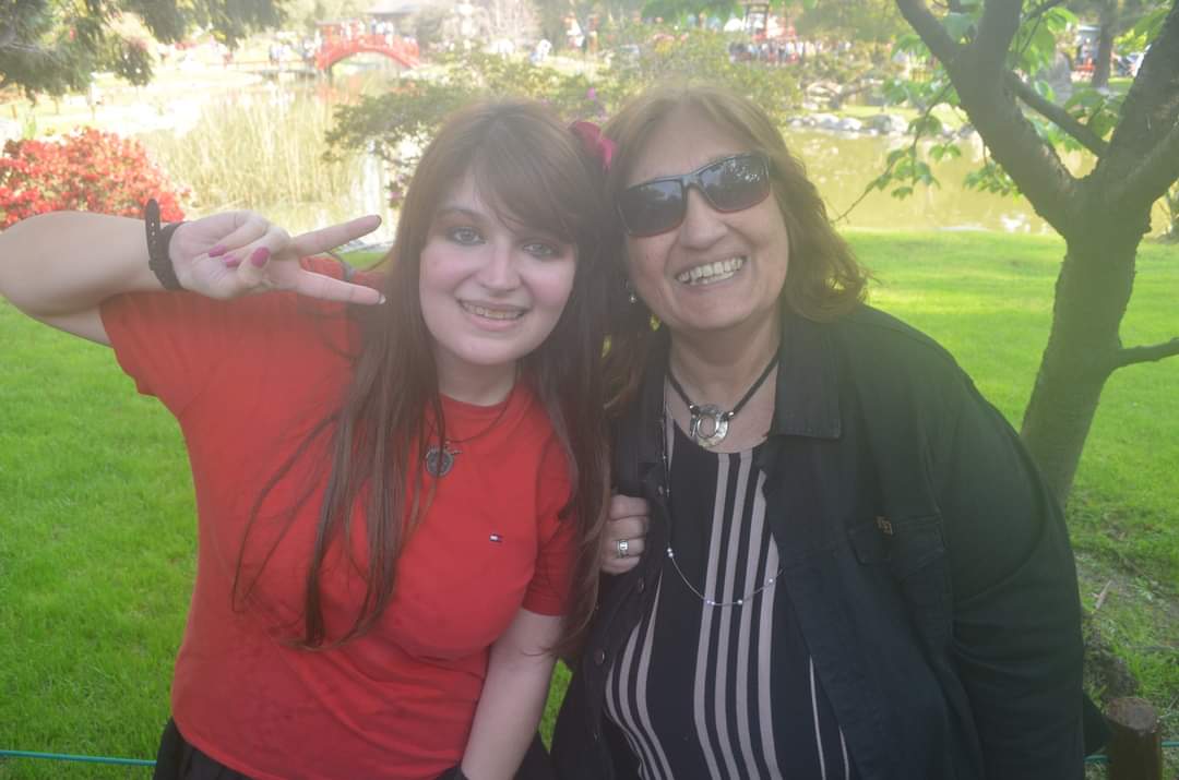 LadyPusolina's tweet photo. Mamá te quiero muchisimo, ojala lo pudieses ver, aunque sientieses que al haberme ido te habia dejado, yo trate de hablar todos los dias, mostrar cosas todos los dias, que estuvieses en todo lo que hacia.
Ahora me falta a quien mandarle el minuto a minuto de mi vida
Te extraño https://t.co/h2hgvBkorN