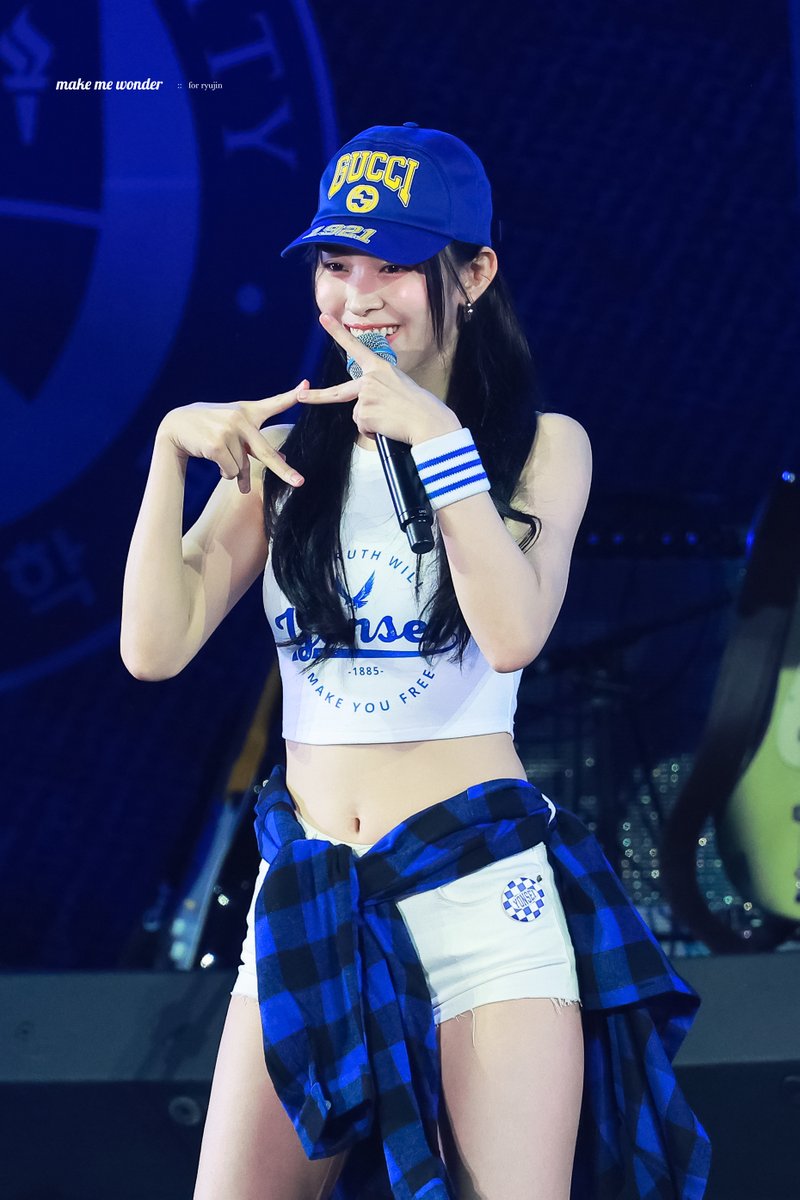 240526 
can't take my eyes off you👀
#있지 #ITZY #류진 #RYUJIN