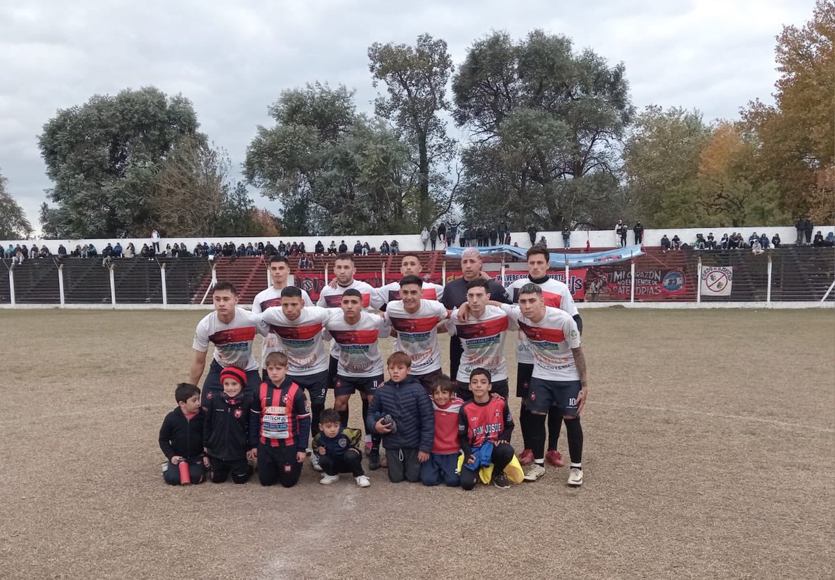 SportsSalto1's tweet photo. ⚫️🔴⚫️ Torneo 3 Ligas: Fue derrota 0-1 del elenco comadreja.
#VAMOSCOMA🖤❤️🖤 https://t.co/PY4UDLEyEM