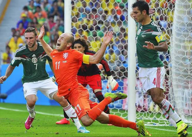El_tartamuda's tweet photo. Robben // Robban https://t.co/Dy4pn1Nx1a