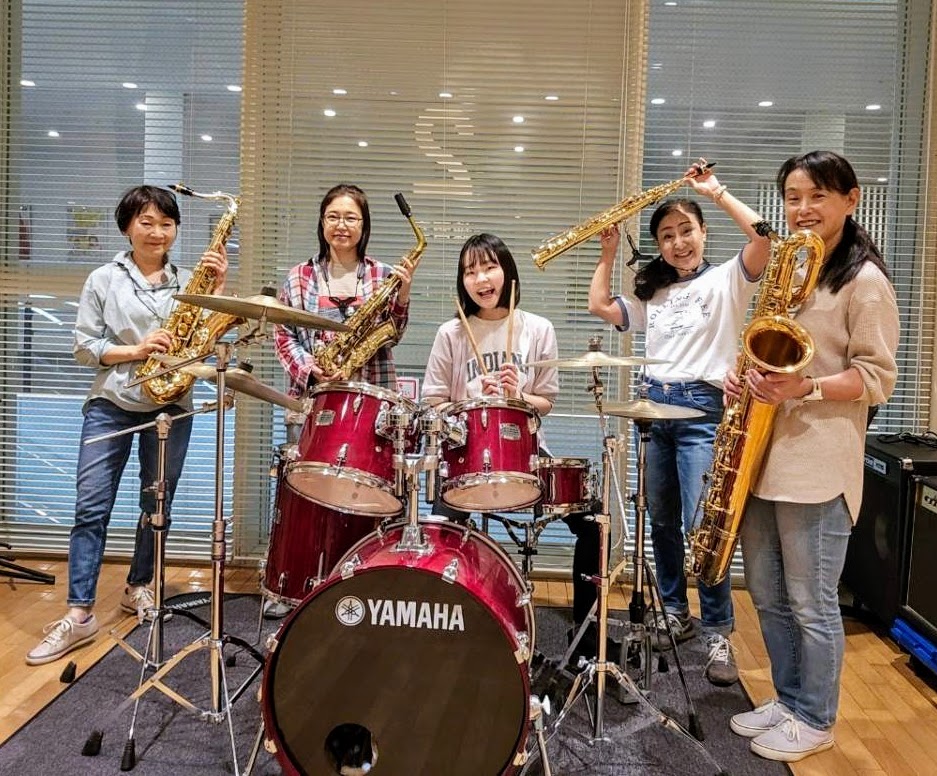 お友達のドラム女子をお招きしての初練習タイム🎷ドラムの迫力に負けないように知らないうちに音量アップ💦パワー全開でがんばりました😅８月のステージで披露予定です
#サックスアンサンブル
#さくらサックス
#四重奏