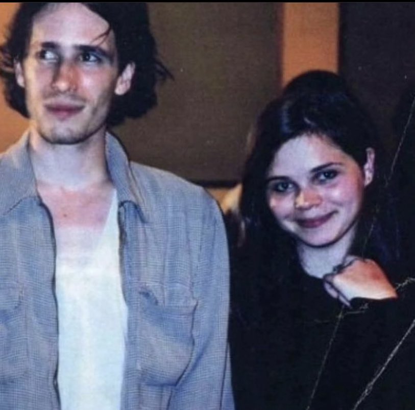 'i had the chance to meet him backstage in portland, oregon.
i was really nervous and when i was introduced he said 'have we met before?' and i said we had not met and he said 'must have been in my dreams'.' may 8, 1995, the aladdin, portland, OR.