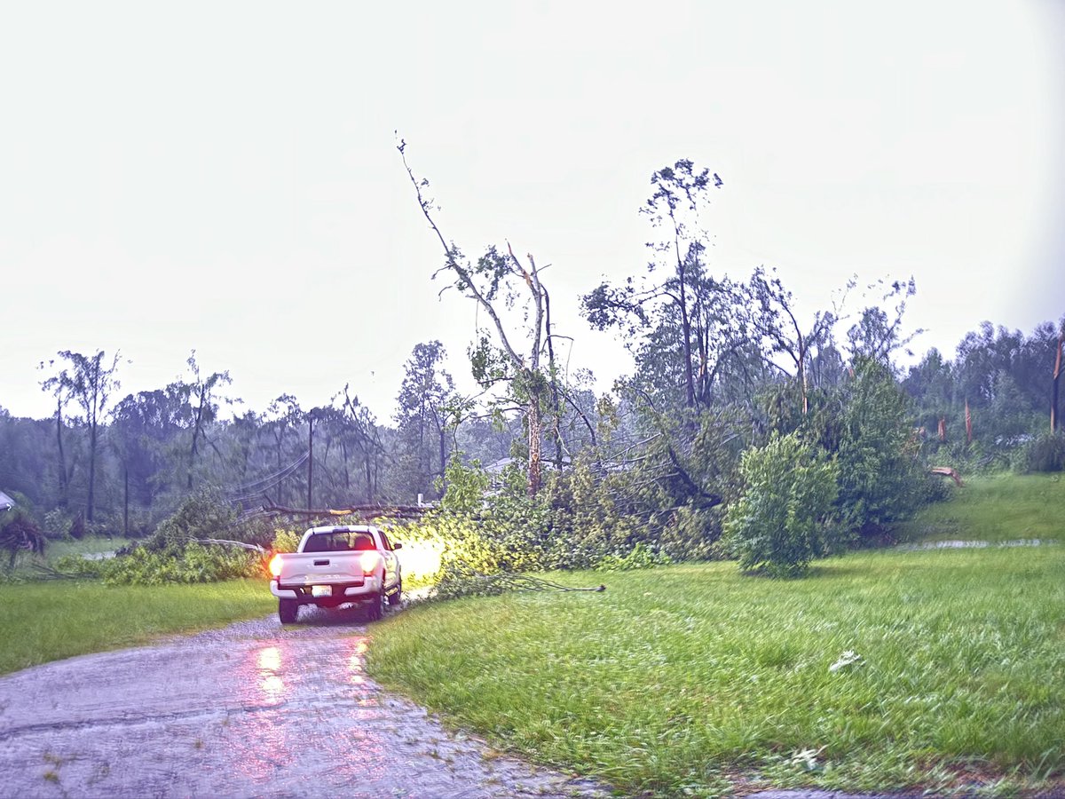 tabithahawk's tweet image. Significant tornado damage located north of Dawson springs off of KY-109, active search and rescue going.