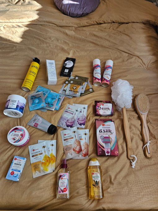 Taking care of myself because a goddess deserves only the best. 🌸✨  Splurged on self care today what<a href="/tag/selfcare"class="tags"><span>#selfcare</span></a><a href="/tag/goddesslife"class="tags"><span>#goddesslife</span></a>