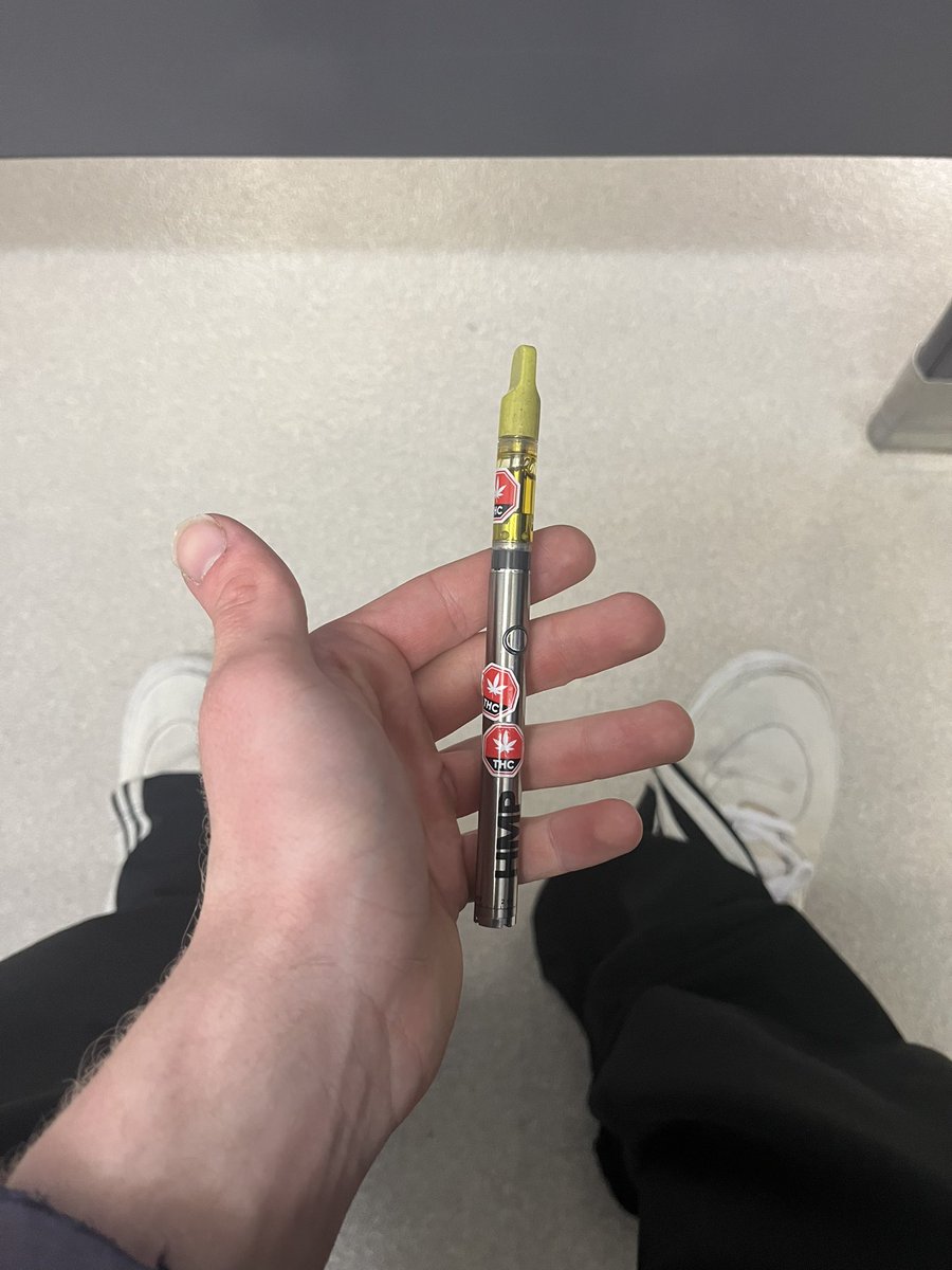 TFleck403's tweet photo. Midday Gym FLC 92% 
#THC #CBD #Dabs #Hybrid #PurpleMonkey #510Cart #10k #GoodSupply #Vans #Weed #Gym #GymLife #HighLife #Marijuana #HMP #CanadianCannabis #LegalCanadianWeed 
#SmokingintheBoysRoom 
#Cannabis https://t.co/bxqnzUUprm