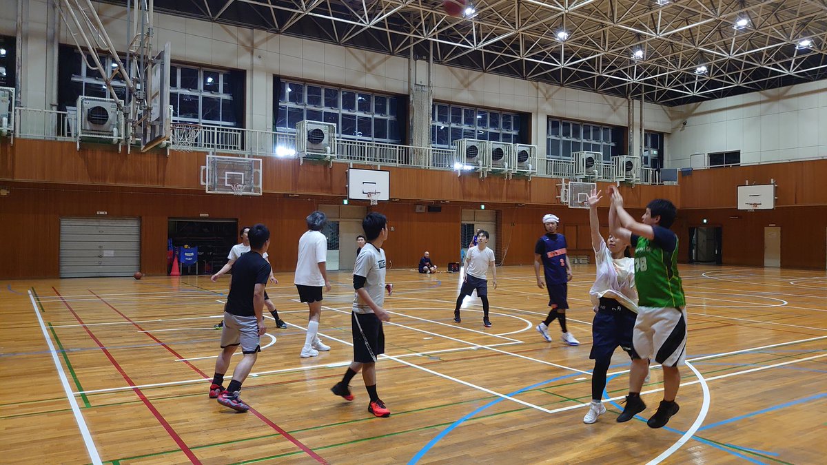 SIMBAS_GROUP's tweet photo. 5月26日は17人が参加！3チームで回しました！
アルバルク東京のシーズンが終わった事で、GMも復帰♪全く動けてませんでした笑
今年のCSは盛り上がってますね♪明日の最終戦も楽しみです⤴︎⤴︎ https://t.co/sLAHoXyyrm