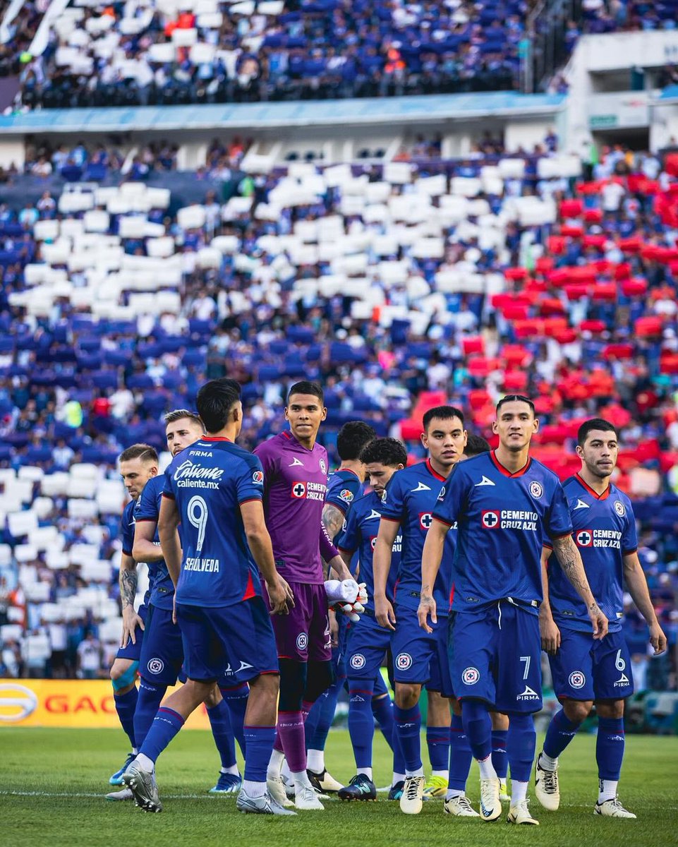 MisterRivero_'s tweet photo. Me hicieron soñar, me hicieron creer, hoy con polémica o no, lo dimos todo, demostramos qué estamos para pelear todo, y vendrá la nuestra cabrones. 

Todos juntos por siempre y para siempre. 

ARRIBA LA PUTISIMA MÁQUINA DEL CRUZ AZUL. https://t.co/F32x1bG24R