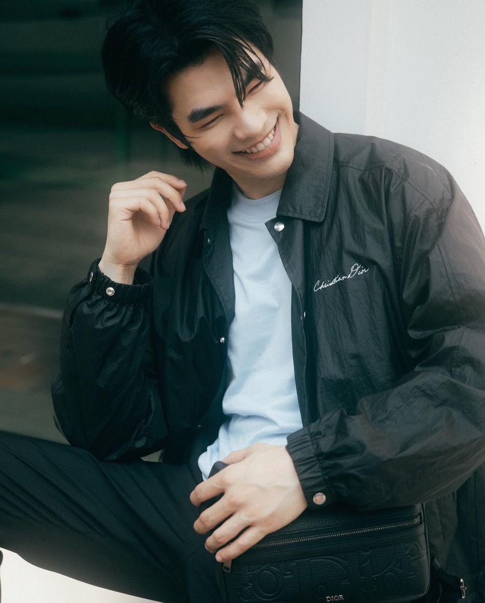 sMILE with P’Mile💚💚

<a href="/milephakphum/">mile phakphum</a> 
#MilePhakphum  
#DiorMenFall 
#DiorGravity