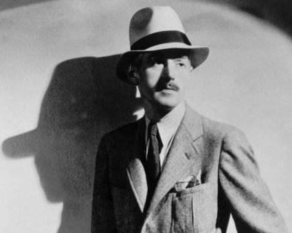 27.05 1894 ur. się Dashiell Hammett, pisarz i scenarzysta, twórca gatunku noir; przez lata na czarnej liście Hollywood. Autor powieści Sokół maltański, Szklany klucz, Papierowy człowiek i in. #BornOnThisDay #DashiellHammett