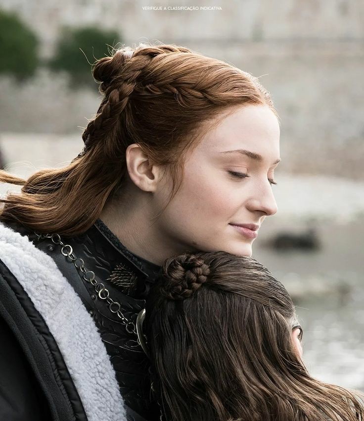 There are many things I can handle but hating Sansa isn't one of them!