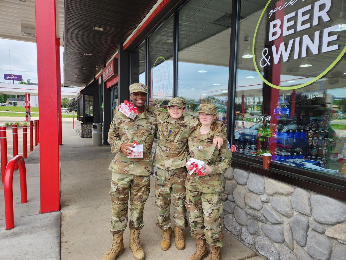 AFJROTC cadets supported the @post571legion this Memorial Day weekend. They helped distribute poppies in support of Veteran programs. #Prep #AFJROTC #Community