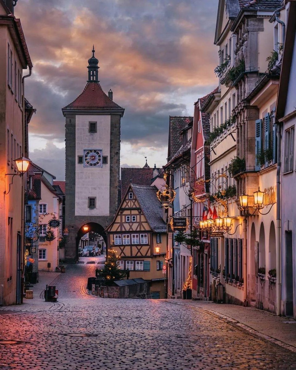 Charming Rothenburg: A Walk Back In Time 🇩🇪🏘️