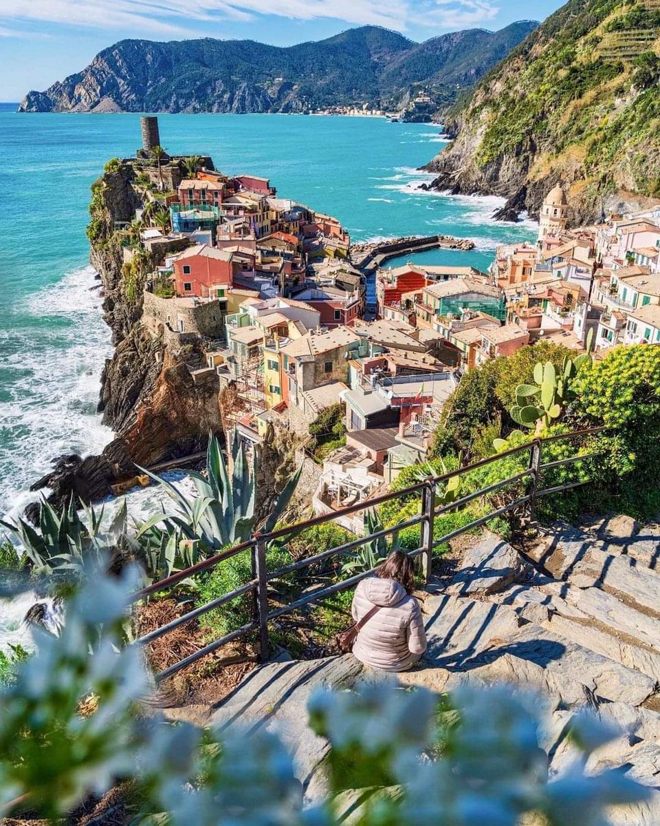 🇮🇹 Vernazza (Cinque Terre), La Spezia, Liguria
📷 Cinque Terre Love

#vernazza #cinqueterre #laspezia #liguria #city #citta #sea #mare #travel #travelplace #travelphoto #italy #italytrip #italytravel #italyiloveyou #italia #italytour #italystyle #italian #italyintheheart