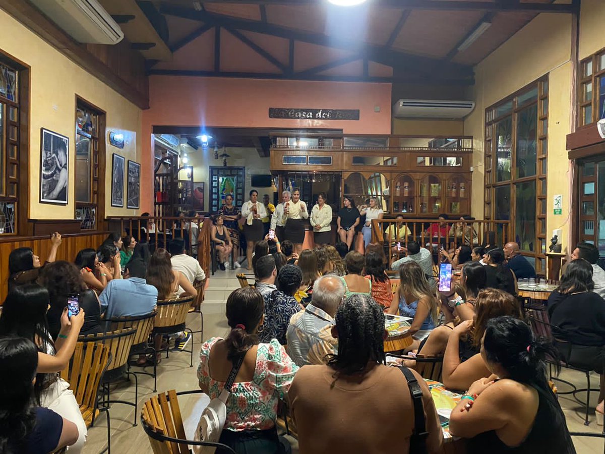 Fam de VidaTur recorre y disfruta de la vibrante vida nocturna de Varadero

Los agentes de viajes  en su recorrido por la animada vida nocturna de Varadero, experimentan de primera mano la amplia gama de opciones de entretenimiento que ofrece este destino turístico. #CubaUnica