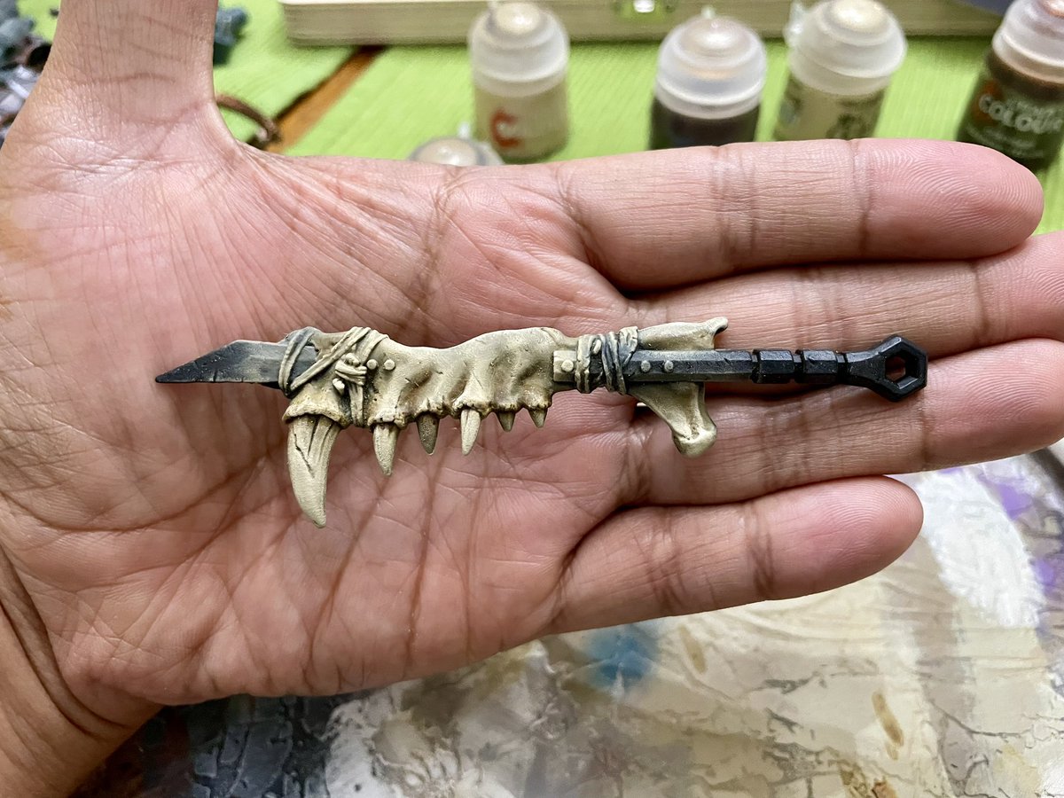 WIP…I am done with the bone portion. I may have a few touch ups but the bone is done. Tomorrow, I will move on to the metal! #SavageCrucible #HarvingerStudios #Citadel #ArtisOpus