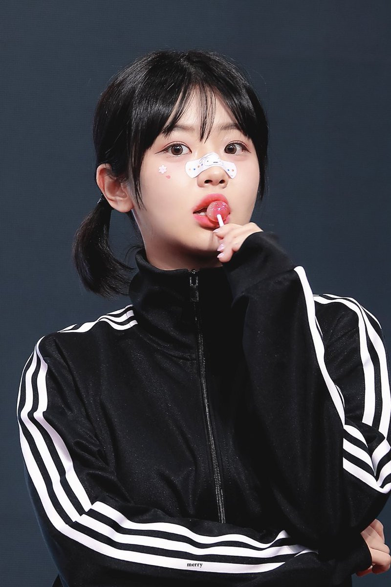 merry981101's tweet photo. 240414 🖤
#QWER #쵸단 #Chodan @official_QWER https://t.co/N56WZNPCa6