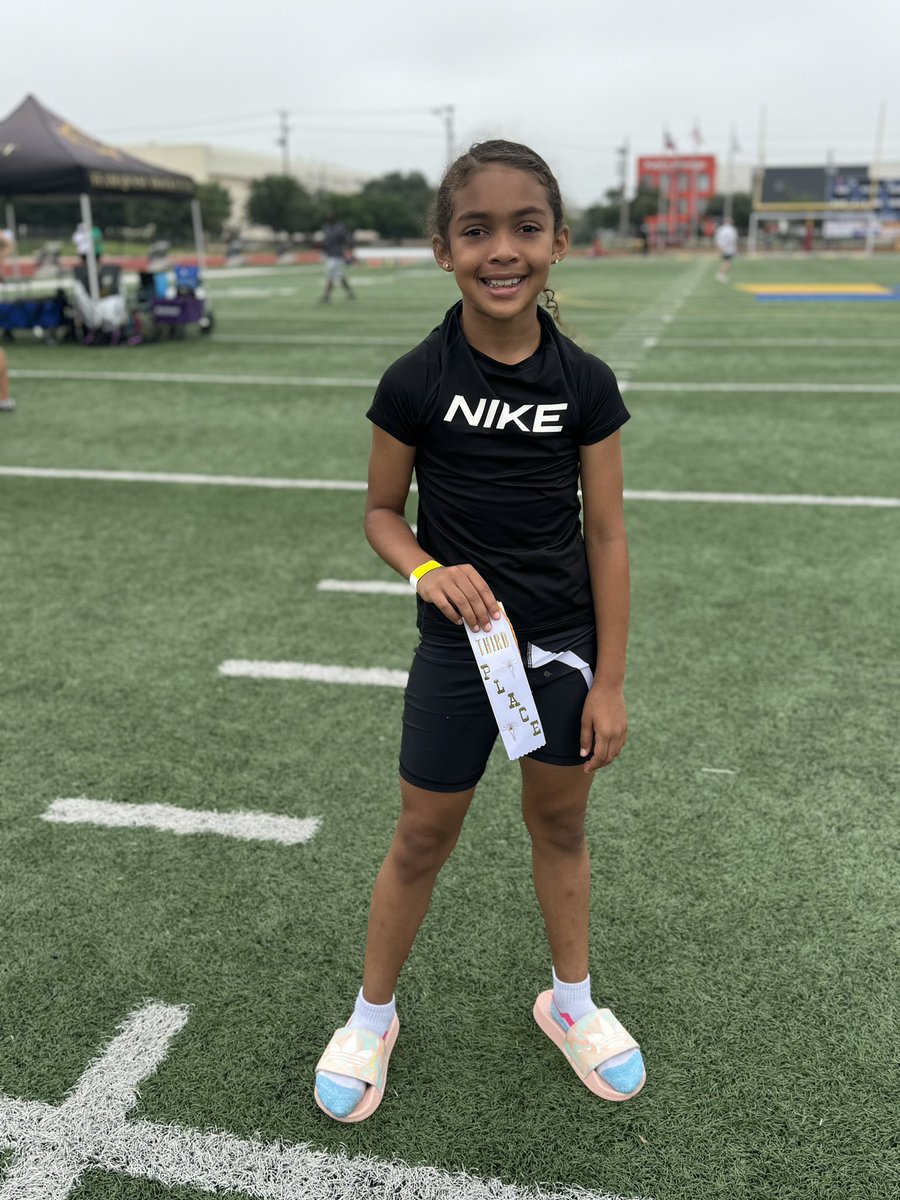 My 10u girls #CaliCarter 9y/o, #HarlymJones 8y/o, & #SkylarFoster 10y/o ♨️♨️♨️ at the Team Quest meet… #madetrackclub 

#trackandfield #tracklife #usatf #aautrackandfield #runfast #mtc