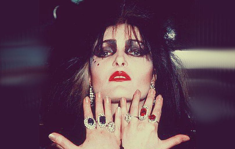 27/05/1957.
Nasce a Londra Susan Janet Ballion.
Con il nome d'arte di Siouxsie Sioux sarà la cantante dei dark wave/gothic rock Siouxsie and the Banshees.
Spellbound: youtu.be/TjvvK-Rj0WI
Israel: youtu.be/-TAlS7J9Ofk
#SiouxsieSioux