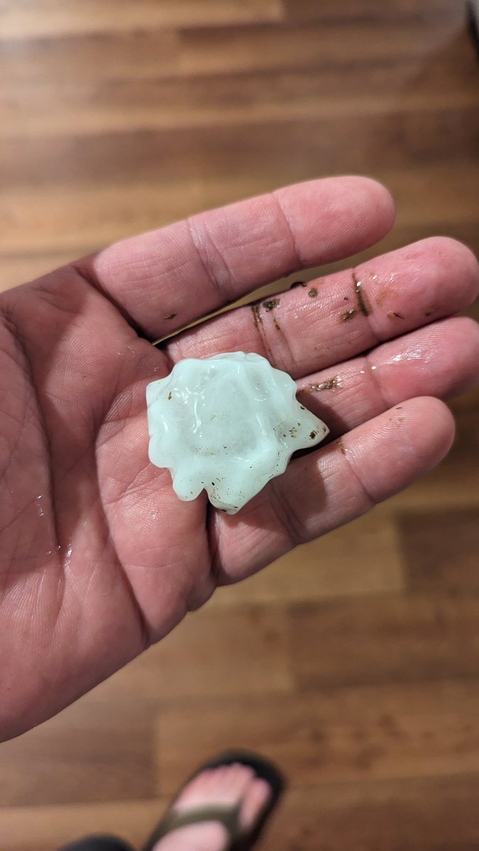 hatcher222's tweet photo. Pretty large hail just off of Fairview @ryanvaughan https://t.co/cuGLO7yLay
