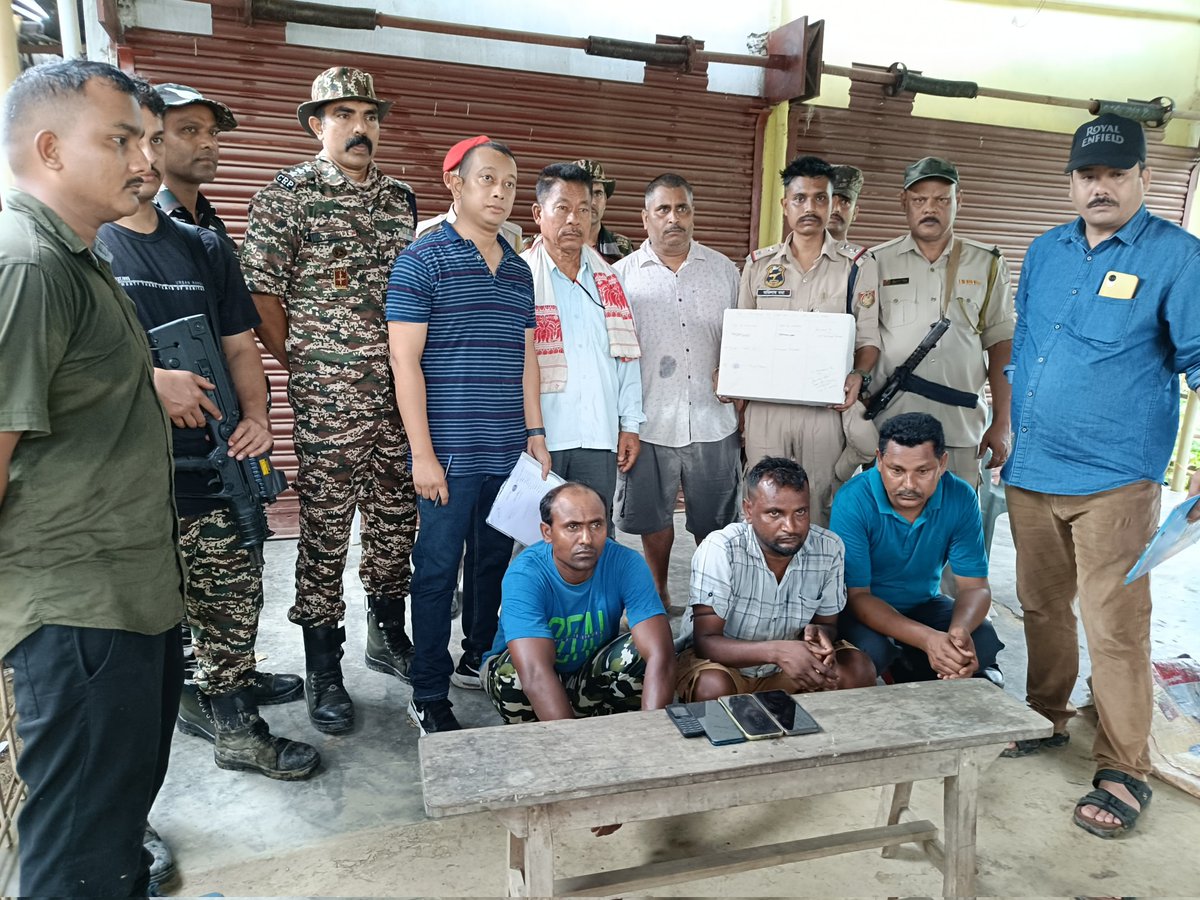 @GolaghatPolice with F/142 @crpfindia busted a drugs trafficking gang at Changkhati under Merapani PS and seized 505.05 grams of heroin in 41 soap boxes inside a Bolero. 4 peddlers arrested. @assampolice @DGPAssamPolice @gpsinghips @d_mukherjee_IPS