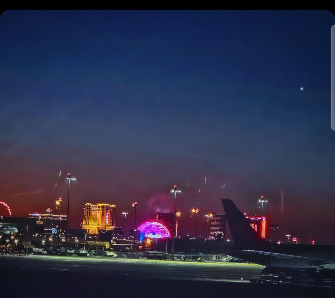 jma8227's tweet photo. See ya later ✌️ #vegasbaby https://t.co/EKjDWHUh9I