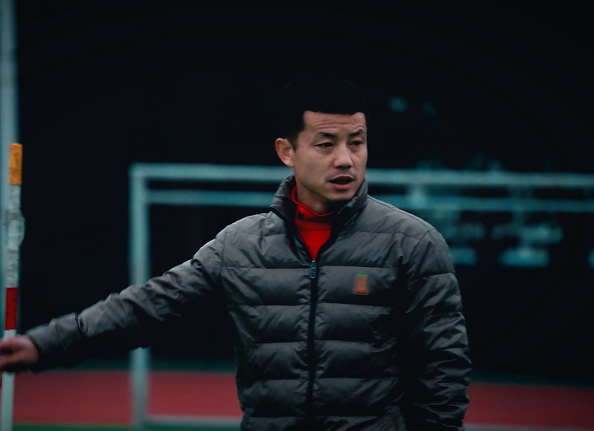 Through the perseverance of Lai Hongjing and other coaches over the past decade, Rongjiang's school football program finally blossomed into a new phenomenon known as VSL in 2023, establishing cooperative projects with professional football leagues like the Premier League.