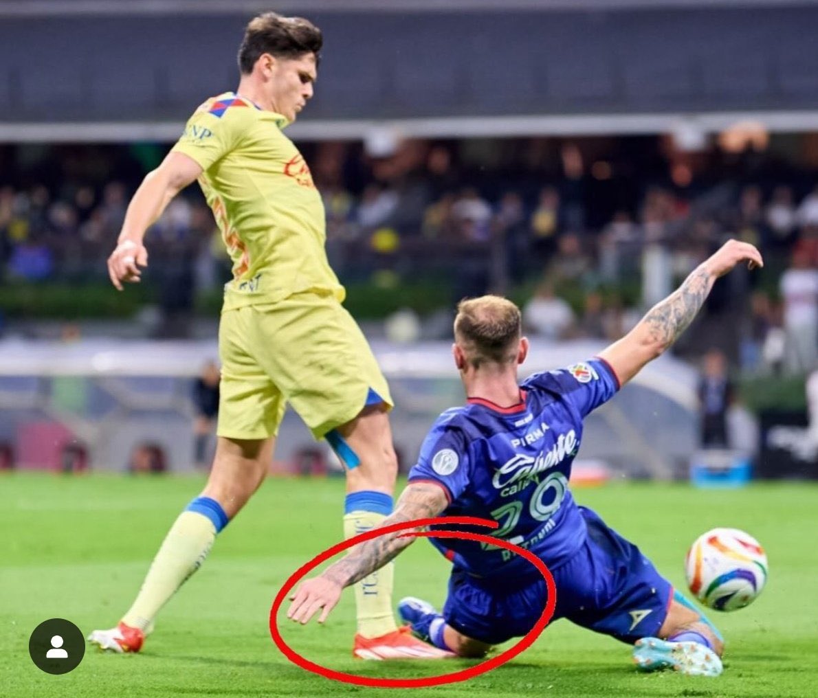 JuanCastro_'s tweet photo. @chpelayo28 Ya ciérralo puto gordo ni sabes de puto fútbol cada que estabas en la voz decías puras mimadas que hasta a los que tenías alado se quedaban con cara de que hablabas pura mamada, igual quien te manda a ir a equipos mediocres https://t.co/zqMr8dggdR