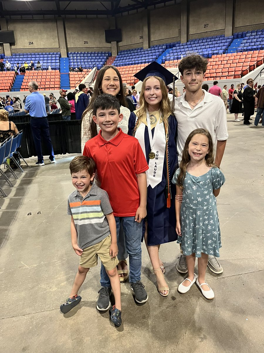 RobynMarcum9's tweet image. Proud Momma! ❤️🎓 #Classof2024 #HSGraduate