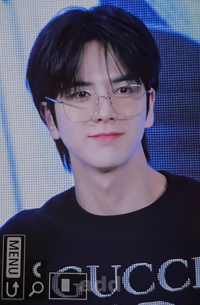 240527
안경🤍🤍
#더보이즈 #THEBOYZ #영훈 #YOUNGHOON