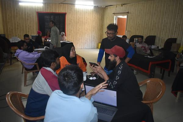 The #IndianArmy & Bollywood director Onir had organized a 10-day filmmaking workshop for border youths in #Gurez Valley, #Kashmir. 
The initiative is empowering future careers, showcasing #Beauty of Gurez and Kashmiri students to gain valuable skills. 
#Kashmir 
#Progress