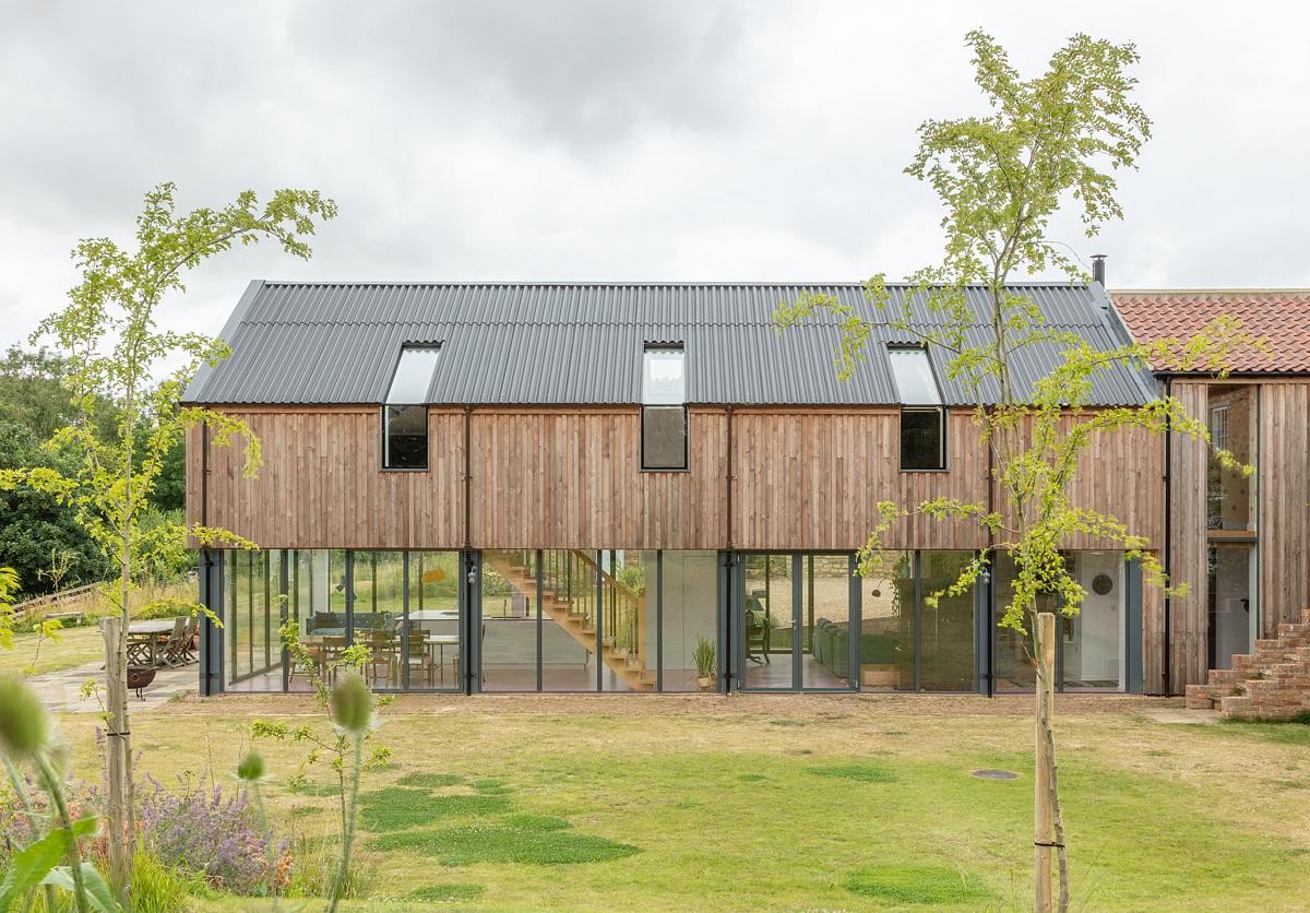 Vine Architecture Studio’s Beck Farm & Studio extension, England, is a new chapter in the farmstead’s history e-architect.com/england/beck-f… #architecture #farmbuilding #artiststudio #england