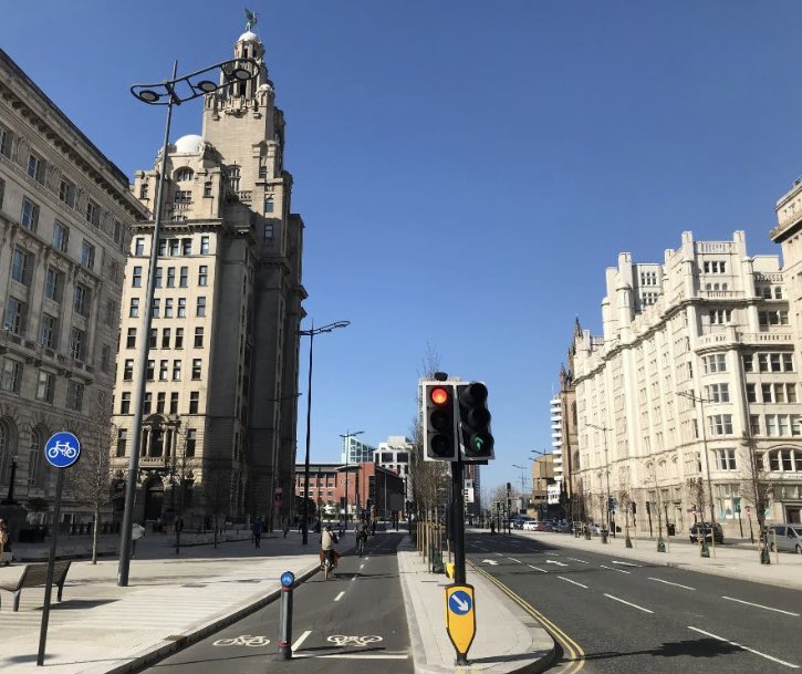 Man City’s parade           Liverpools parade 

Jurgen Klopp’s big send off was not to be missed 😂😂😂😂