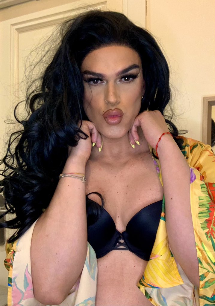 sorayamadof's tweet photo. Besito para todes y feliz lunes….
•
#transwoman #trans4men #crossdresser #chicacd #sexmadrid #madridsex #liberal #swinger #liberalesmadrid #morena #dominatrix https://t.co/O3Aadbss92