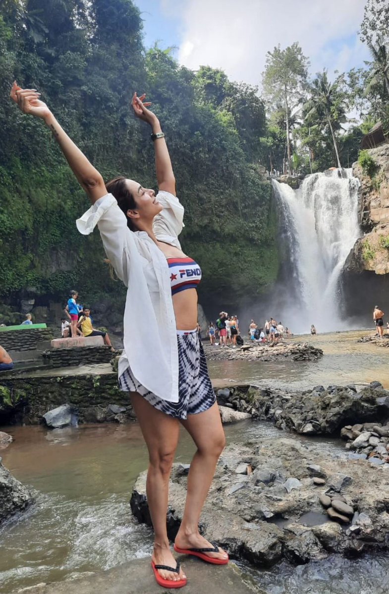 Malaika Arora soaks in Bali sun as she shares glimpse from her vacation 

#MalaikaArora #malaikaarorakhan #malaikaarorafans #malaikaaroraofficial #malaikaarorakhanofficial #MalaikaAroraDance #malaikaarorafans #bali #bollywood #bollywoodupdates #MiddayEntertainment