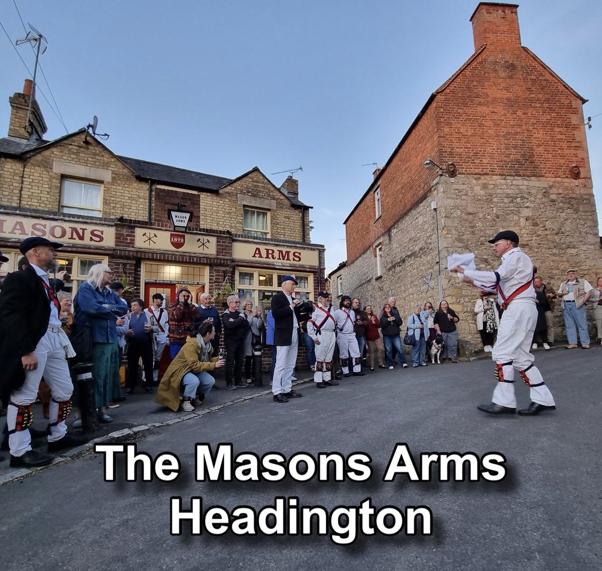<a href="/HeadingtonQMD/">Headington Quarry Morris</a> will be dancing outside <a href="/TheMasonsArmsHQ/">The Masons Arms</a> around 8pm Monday evening #headington -#oxford