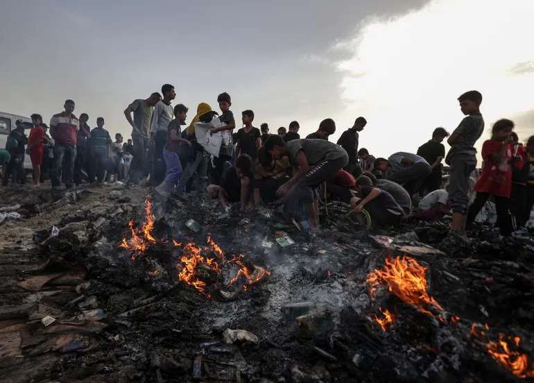 Dünyanın vicdanı mı kurudu da bu ateşi söndüremiyor? Gazze yıkıldı, Refah yanıyor! #RafahOnFire