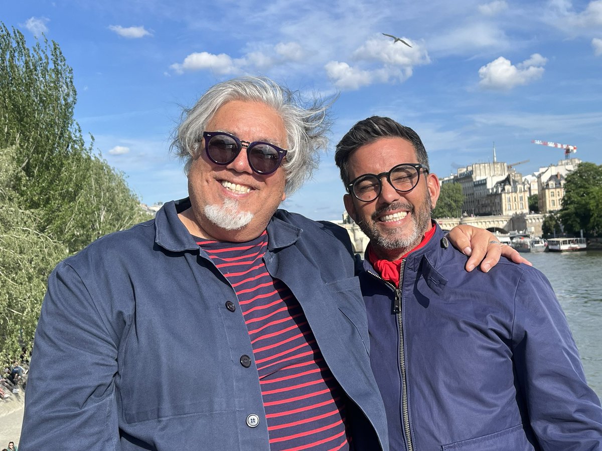 #sunnydays Cuando caminas por el río Sena en París con tu hijo en una mañana de mayo … #arturaolak Gora gu ta Gutarrak!
