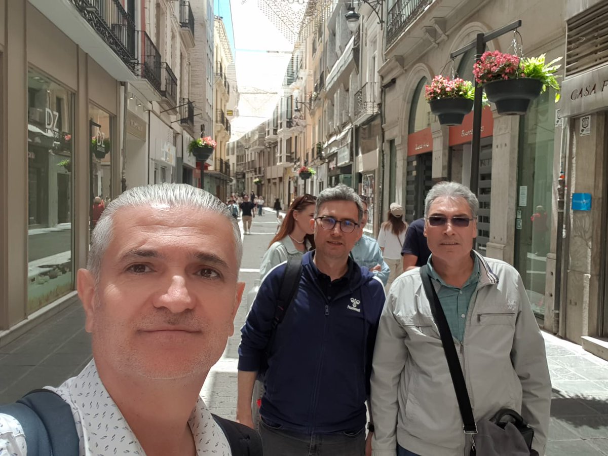bozdoganmtal's tweet photo. Erasmus+ Programı kapsamında olan 14-24 Mayıs  2024 tarihleri arasında İspanya'nın Granada şehrine giden Elektrik Öğretmenleriniz İlker AY,Durmuş TELEF ve Fırat ATALAY çalışmalarını tamamlayarak Okulumuza dönmüşlerdir.
@Aydin_MEM 
@MehmetMadran09 
@veyselkasapoglu 
@ilkeray48 https://t.co/KeRxrGAkcj