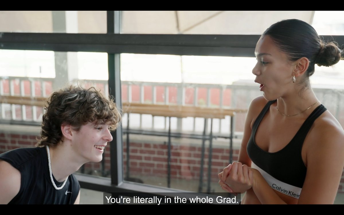 졸업 공연때 학생들은 1인당 약 6명의 안무가의 안무를 할 수 있다는데 (안무 6개 한다는 뜻)
맥스 : 나 12개야 12개 각각 뭔지도 말 못하겠음...
킴 : 너 졸업공연 진짜 다 하네....