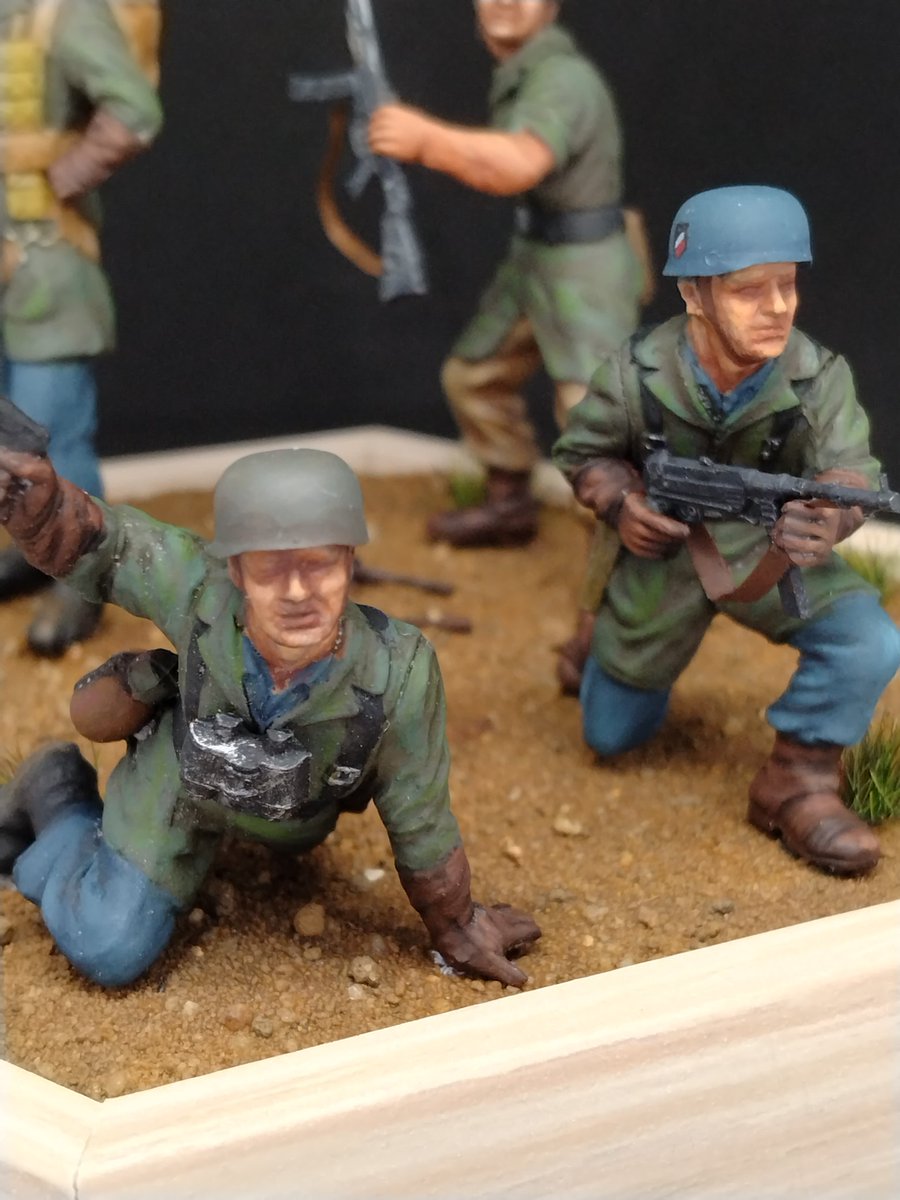 1/35 タミヤ ドイツ パラシューターセット 完成〜🤗 ヘルメットの横の