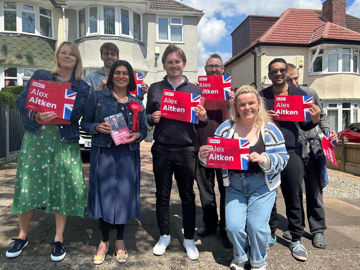 Fantastic to be out with @alex4northfield and the whole team in Northfield over the weekend. 

Such a positive response on the doors - its clear everyone thinks its time for change and with a Labour government we can turn the page on Tory chaos 🌹