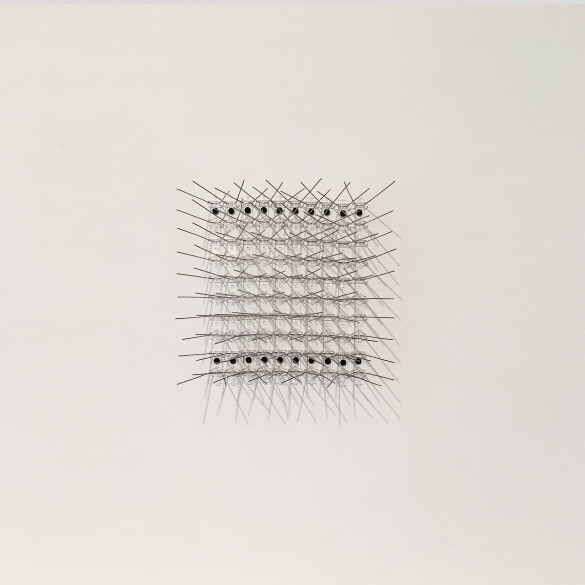 woundbloom's tweet image. Recent wall based sculpture.
Bird spikes and a shard of turban
#wallbasedsculptures #worshiptech